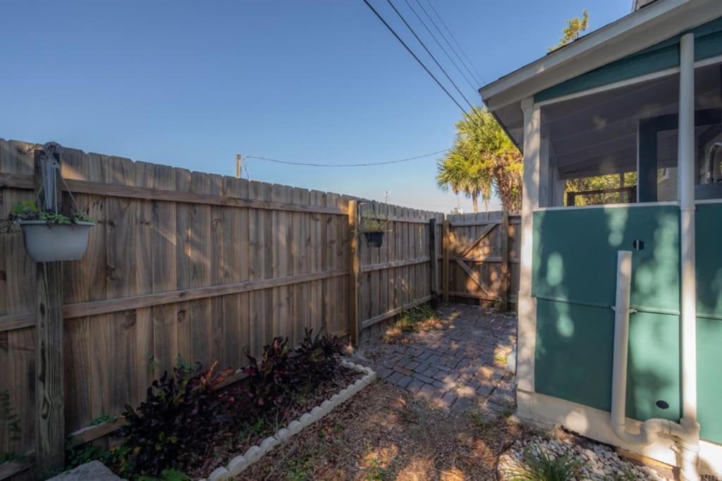 Serene Beachy Bungalow With Large Screened Porch! Tampa Buitenkant foto