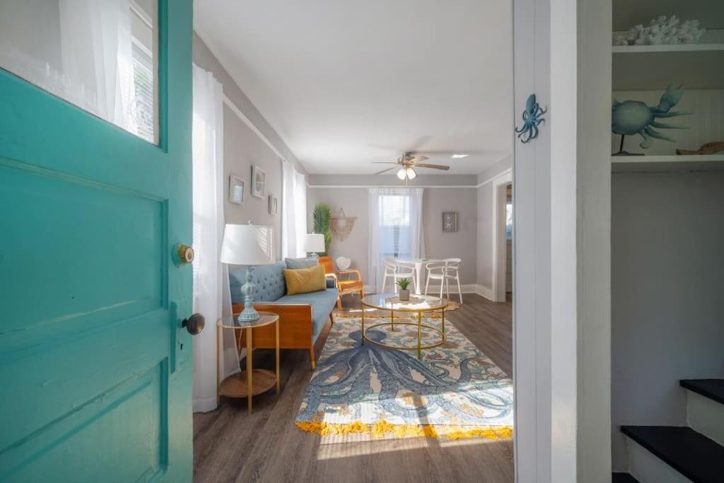 Serene Beachy Bungalow With Large Screened Porch! Tampa Buitenkant foto
