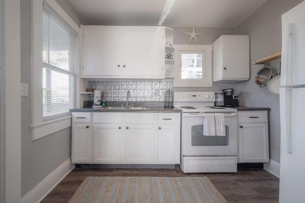 Serene Beachy Bungalow With Large Screened Porch! Tampa Buitenkant foto