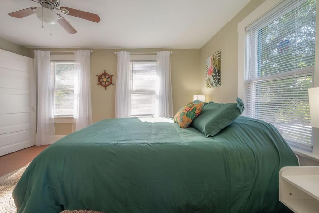 Serene Beachy Bungalow With Large Screened Porch! Tampa Buitenkant foto