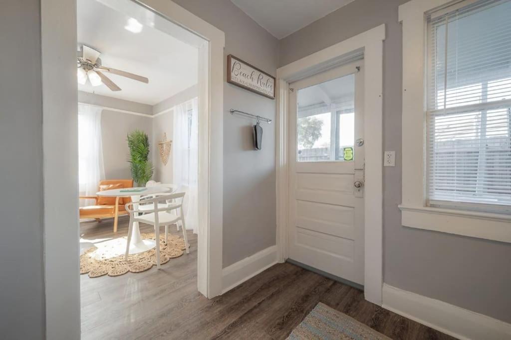 Serene Beachy Bungalow With Large Screened Porch! Tampa Buitenkant foto